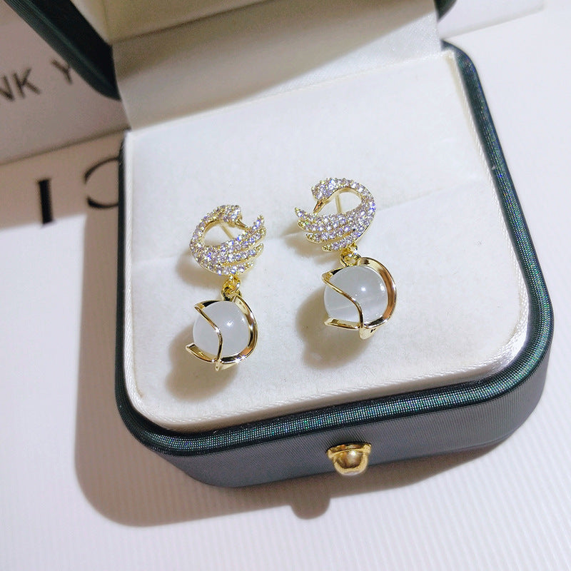 Adelina | Aretes Colgantes Elegantes con Diseño Clásico y Sofisticado