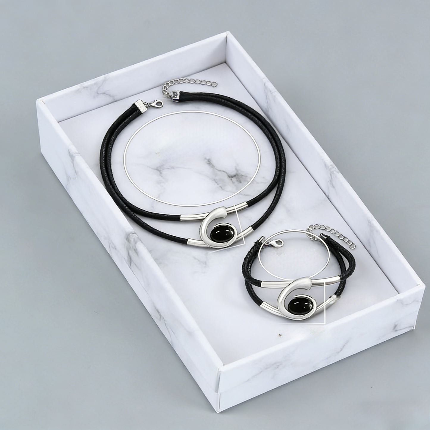 Suri™ Conjunto de collar y pulsera estilo vintage boho