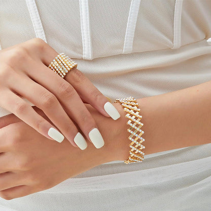 Carys™ Set de Anillo y Pulsera en Acabado Dorado Elegante