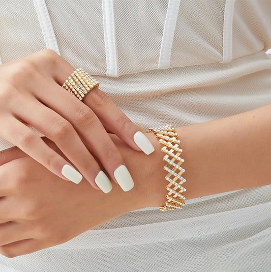 Carys™ Set de Anillo y Pulsera en Acabado Dorado Elegante