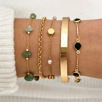 Aethique™ Set de 5 Pulseras Bohemias con Piedras Verdes y Detalles Vintage