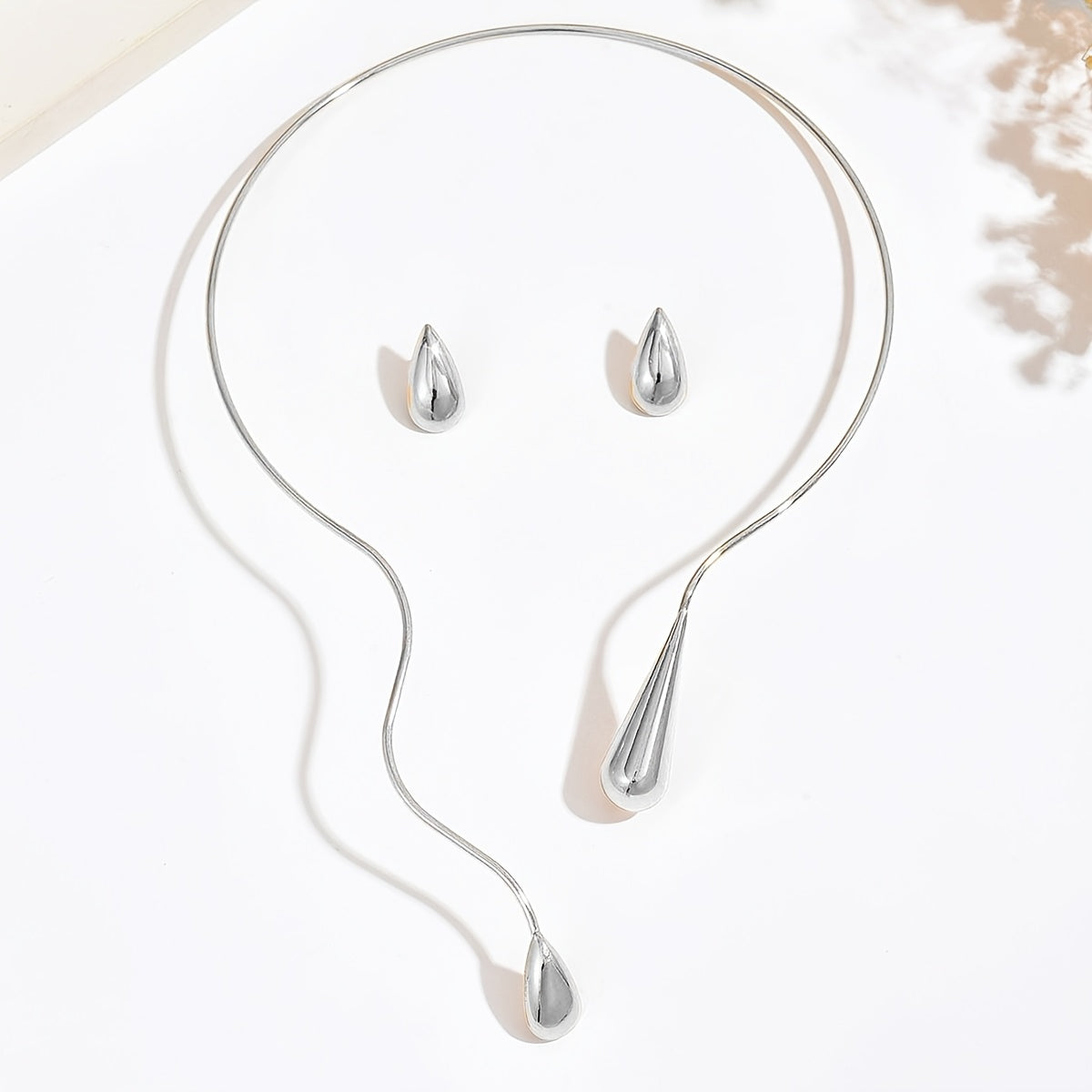 Taliah™ Set Elegante de Collar y Aretes con Diseño de Gota Asimétrica