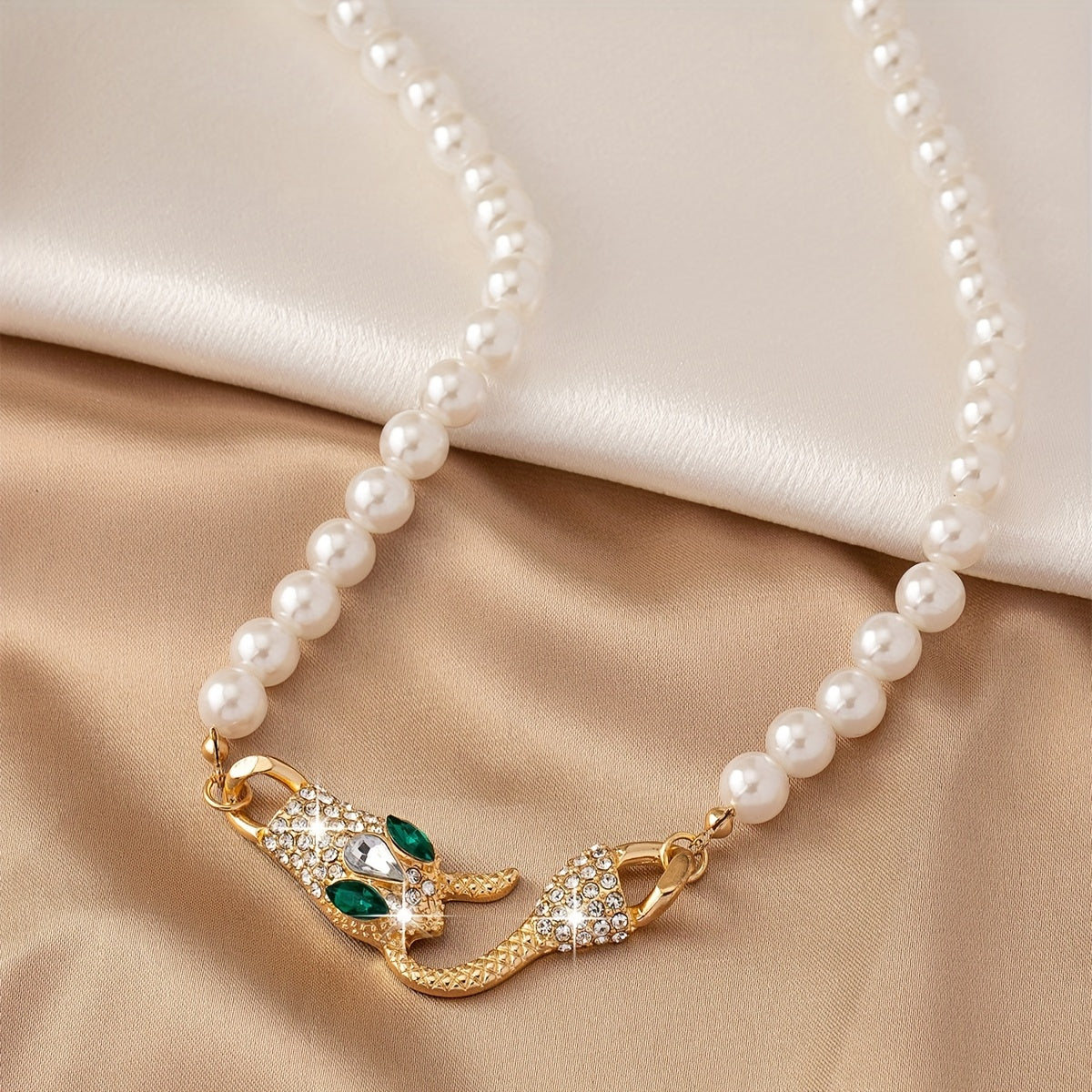 Adriana | Collar de Serpiente con Diseño Exclusivo y Elegancia Sofisticada