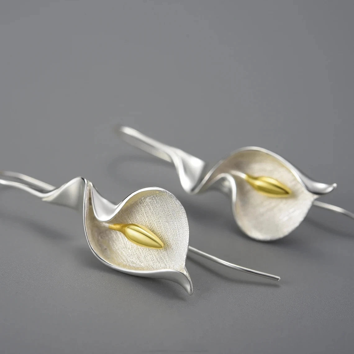 Maple™ Pendientes Colgantes de Lirio