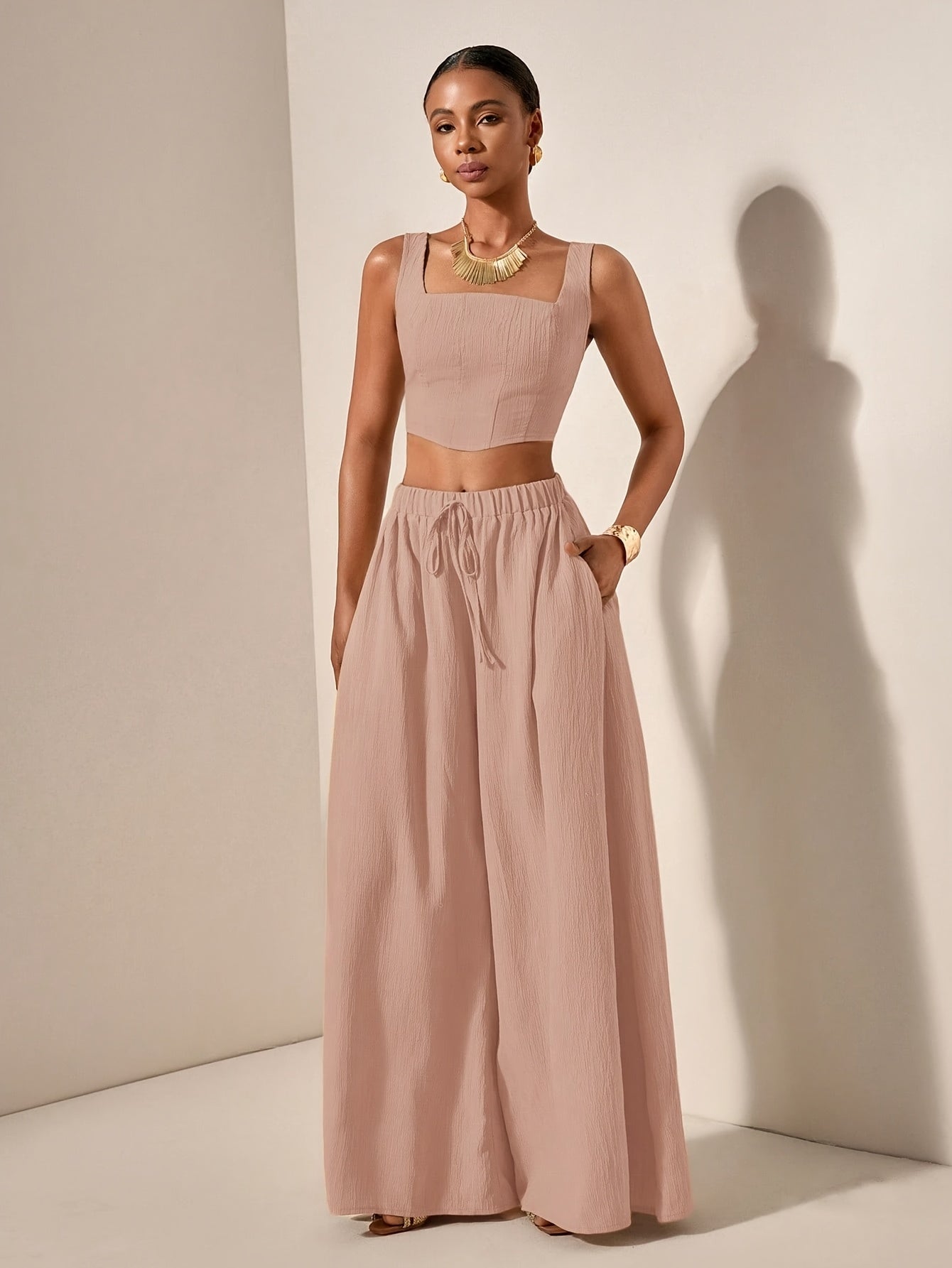 Alessia | Conjunto de Top con Tirantes y Pantalón de Pierna Ancha con Bolsillos