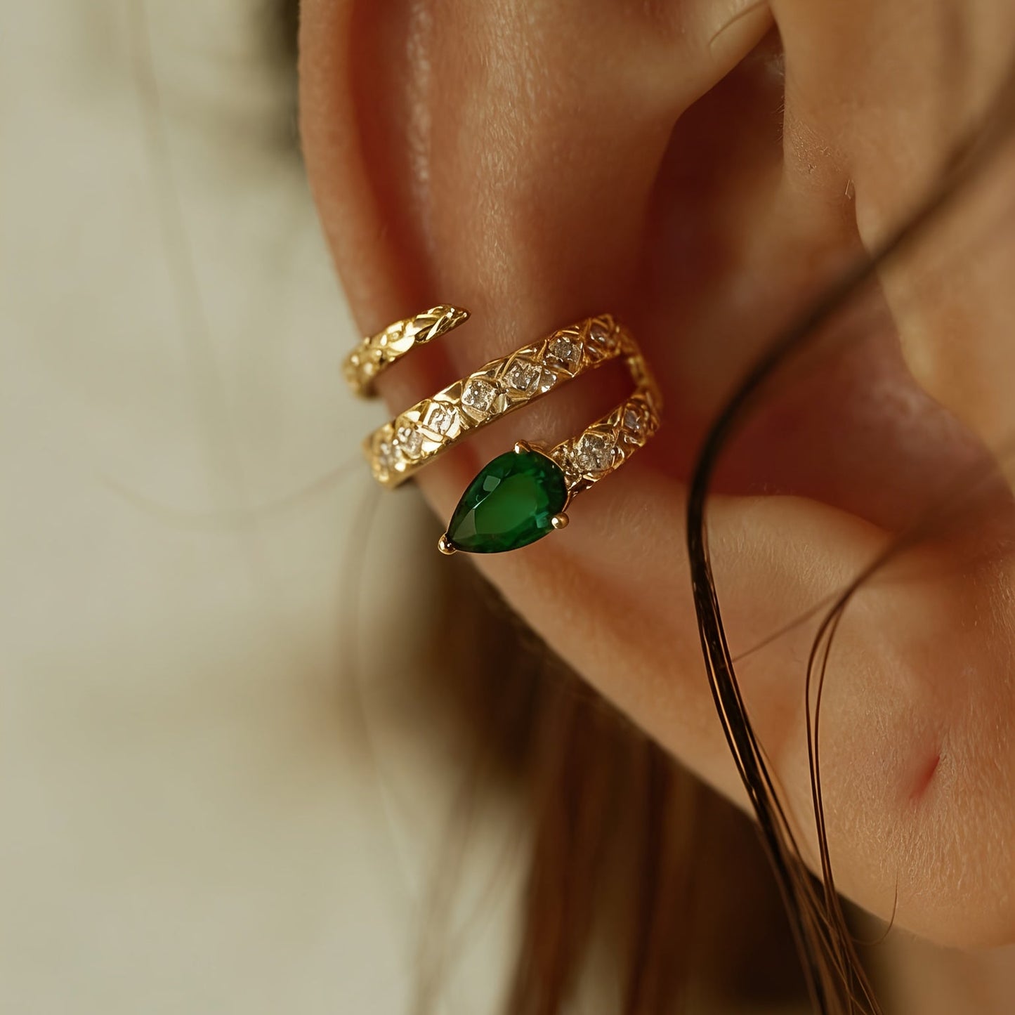 Seren™ Pendiente de Cuff con Encanto de Serpiente