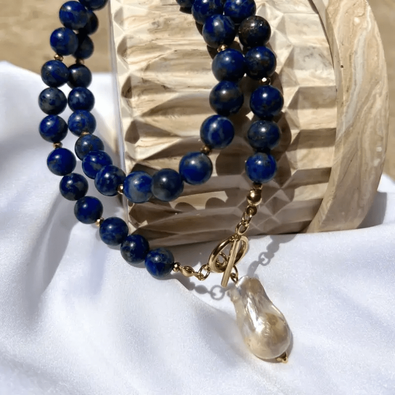 Havento™ Collar Barroco Bohemio con Perlas y Detalles Azul Marino