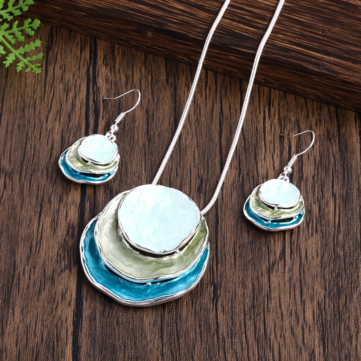Vedae™ Aretes Elegantes de Flor con Acabado Dorado y Perla