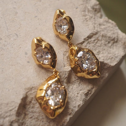 Xola™ Aretes Colgantes con Zirconia Brillante y Diseño Elegante