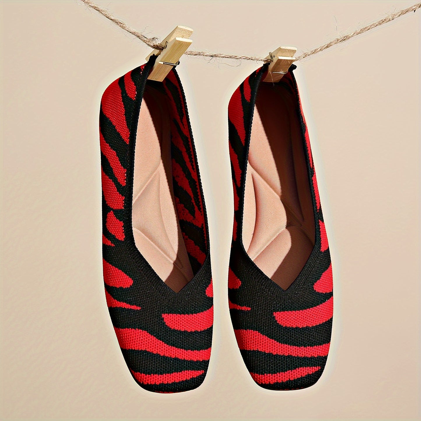 Ivara™ Flats Elegantes con Estampado Zebra y Punta Cuadrada