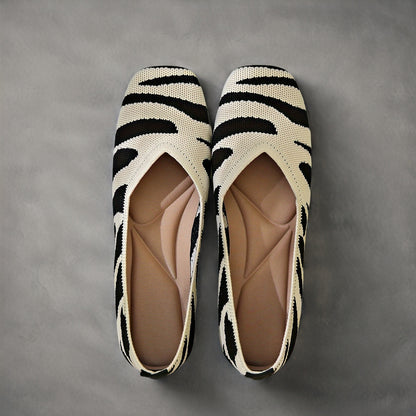 Ivara™ Flats Elegantes con Estampado Zebra y Punta Cuadrada