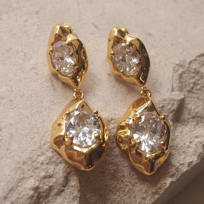 Xola™ Aretes Colgantes con Zirconia Brillante y Diseño Elegante