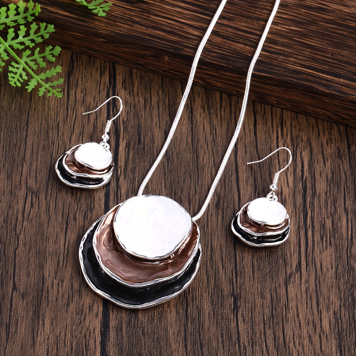 Vedae™ Aretes Elegantes de Flor con Acabado Dorado y Perla