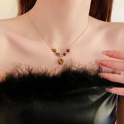Lucia | Collar de Ojo de Tigre con Colgante Circular y Elegancia Atemporal