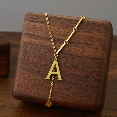 Blakely™ Collar con Inicial Personalizada en Acabado Elegante