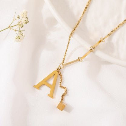 Blakely™ Collar con Inicial Personalizada en Acabado Elegante