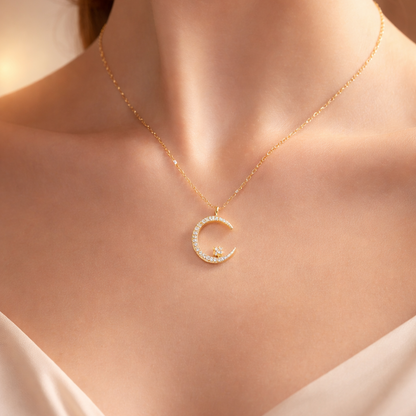 Seluné™ Collar Luna y Estrellas Luminosas