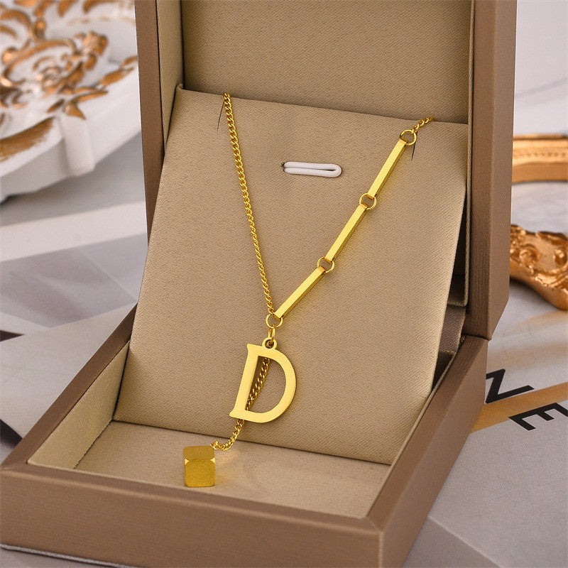 Blakely™ Collar con Inicial Personalizada en Acabado Elegante