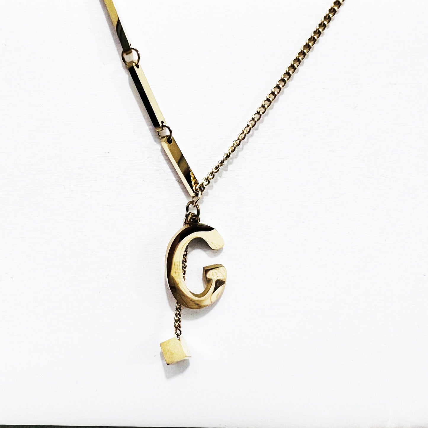 Blakely™ Collar con Inicial Personalizada en Acabado Elegante