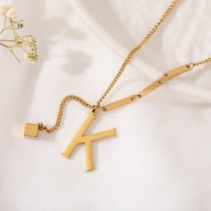 Blakely™ Collar con Inicial Personalizada en Acabado Elegante
