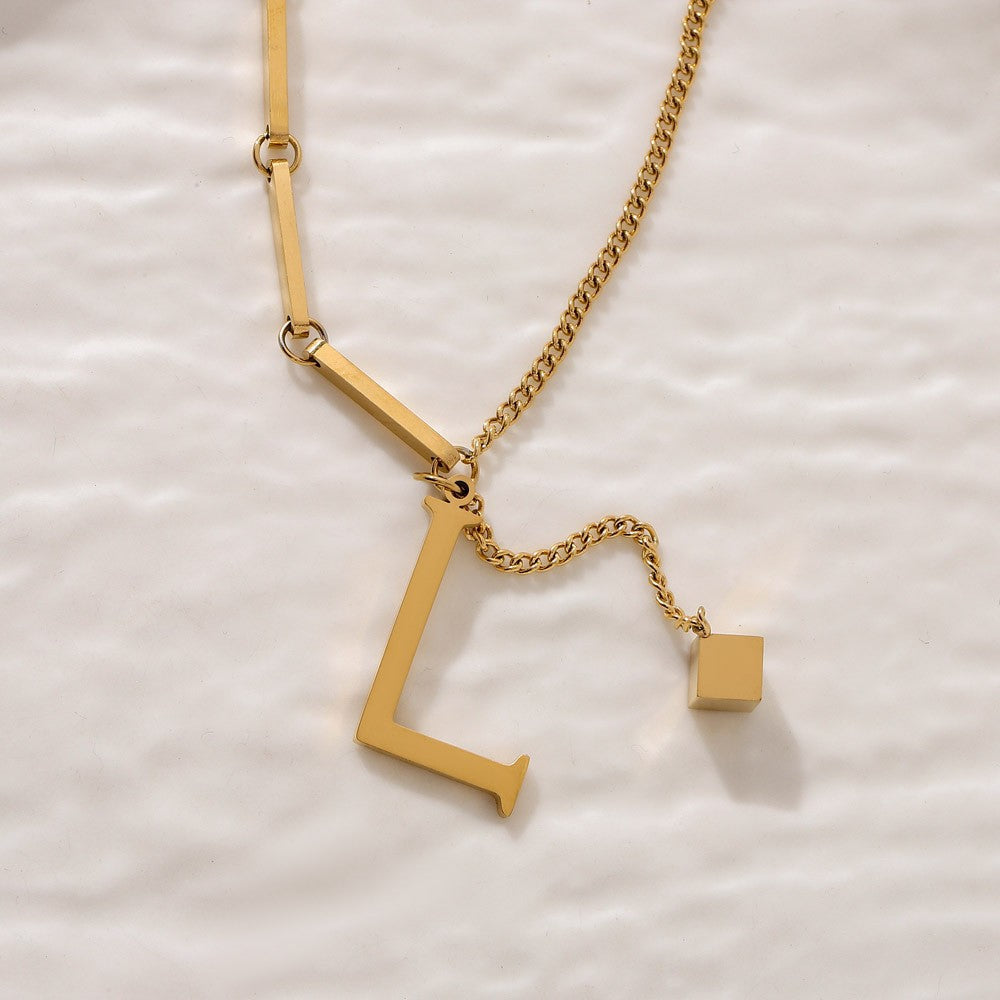 Blakely™ Collar con Inicial Personalizada en Acabado Elegante