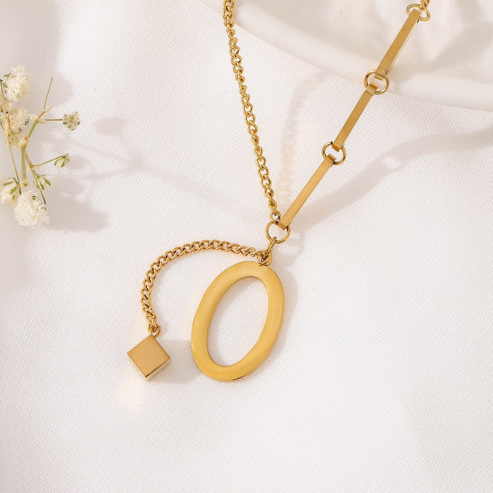 Blakely™ Collar con Inicial Personalizada en Acabado Elegante