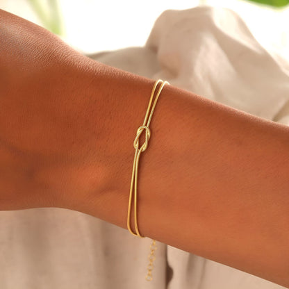 Coravanté™ Pulsera de nudo personalizada con toque elegante