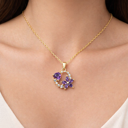 Halia™ Collar Corazón en Flor