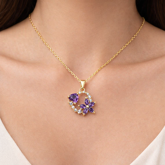 Halia™ Collar Corazón en Flor