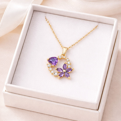 Halia™ Collar Corazón en Flor