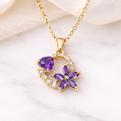 Halia™ Collar Corazón en Flor
