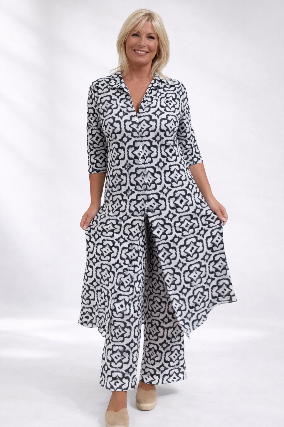 Velina™ Conjunto Elegante con Botones y Estilo Sofisticad