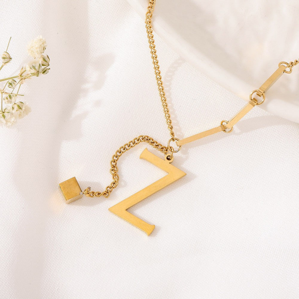 Blakely™ Collar con Inicial Personalizada en Acabado Elegante