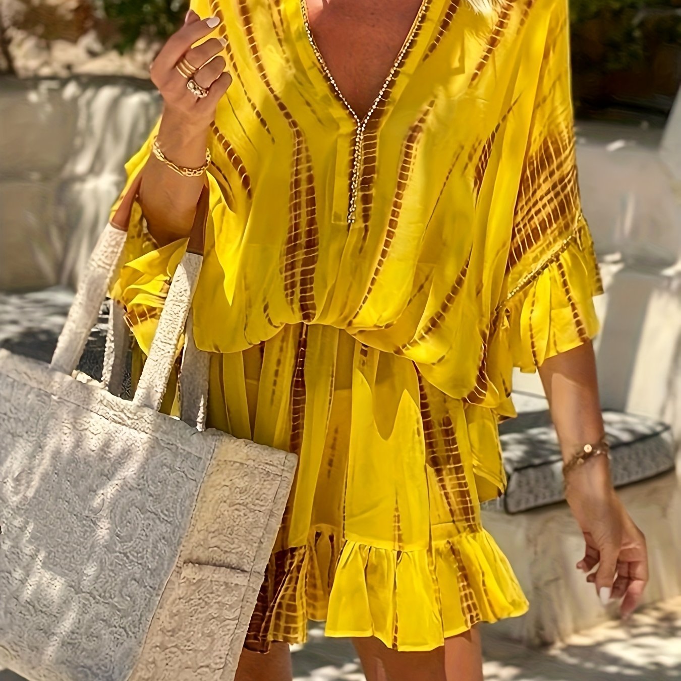 Ainsley | Vestido Suelto de Chifón con Manga Murciélago y Estampado de Rhinestones en V para Mujeres