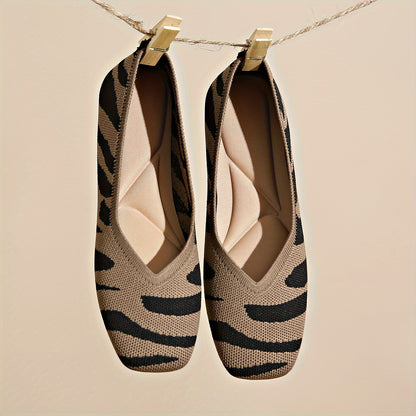 Ivara™ Flats Elegantes con Estampado Zebra y Punta Cuadrada