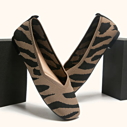 Ivara™ Flats Elegantes con Estampado Zebra y Punta Cuadrada