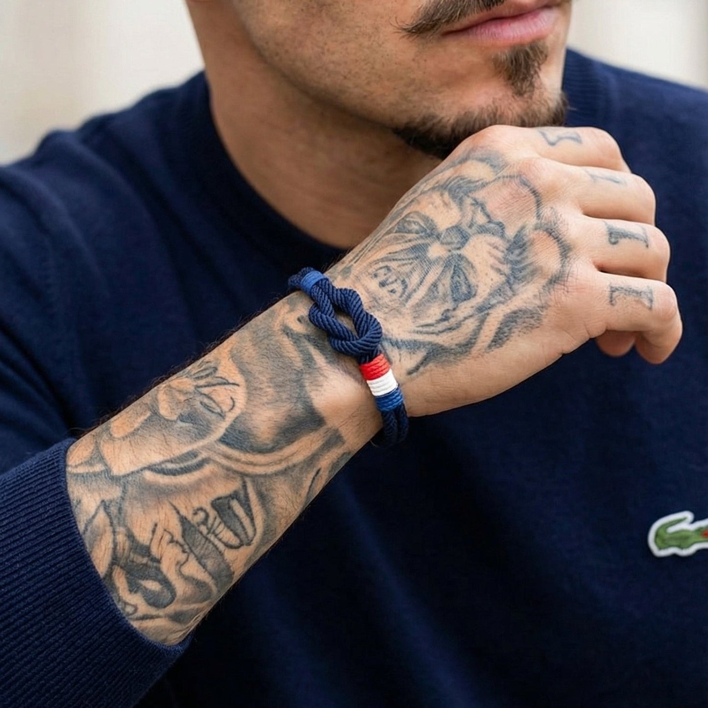 Porter™ Pulsera de Cordón con Nudo y Detalle de Bandera Francesa Ajustable