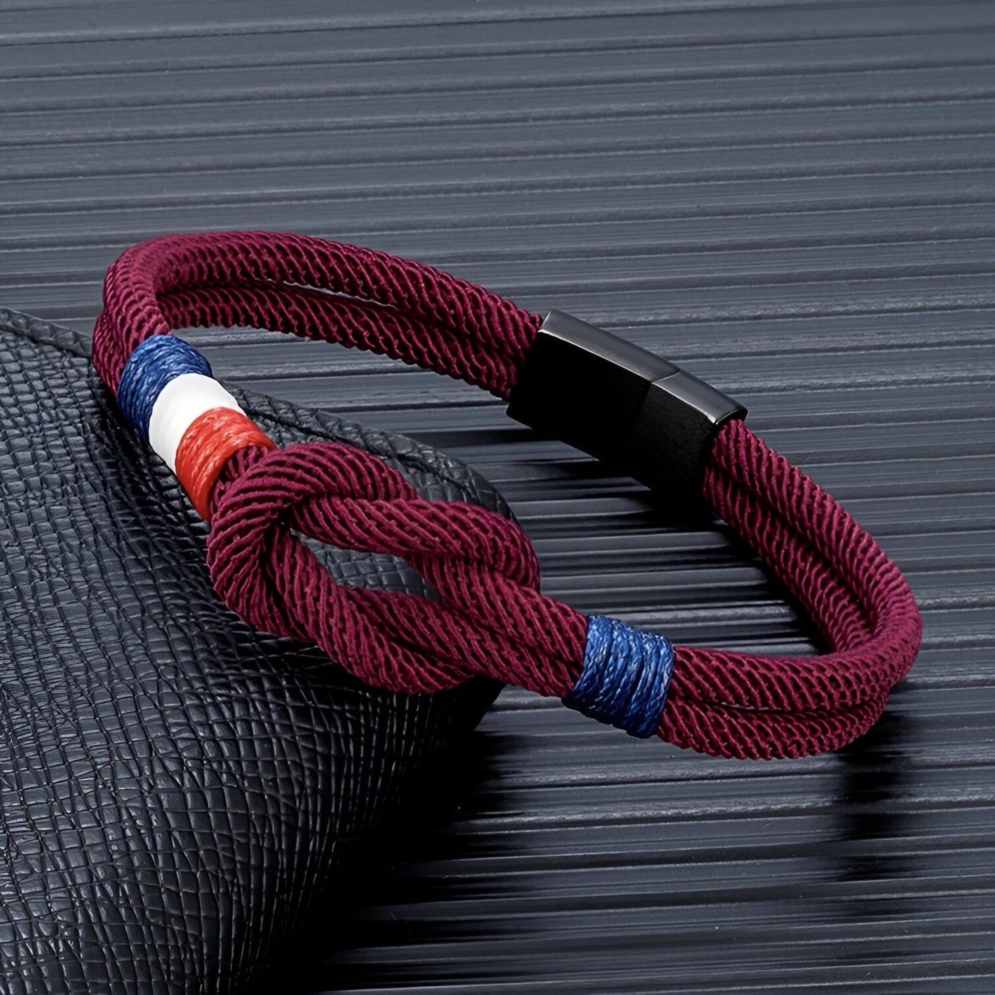 Porter™ Pulsera de Cordón con Nudo y Detalle de Bandera Francesa Ajustable
