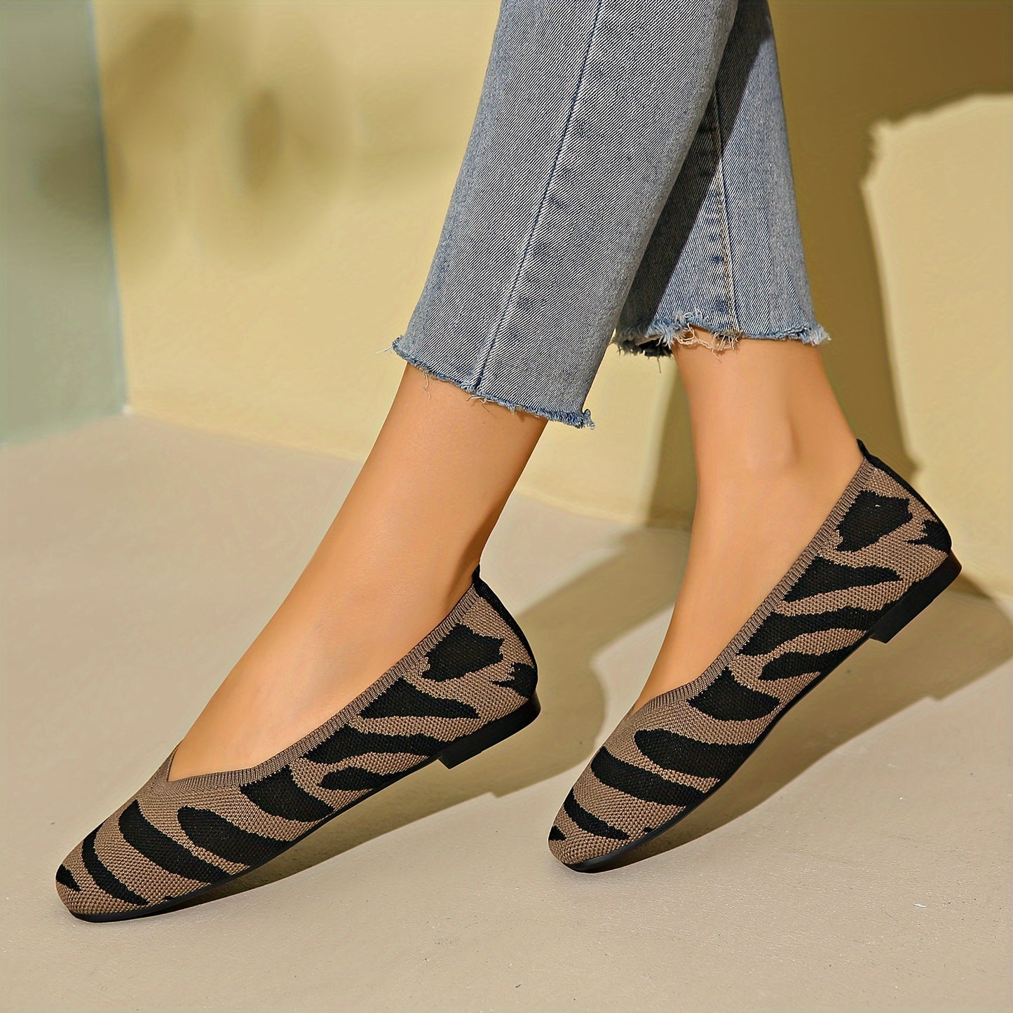 Ivara™ Flats Elegantes con Estampado Zebra y Punta Cuadrada