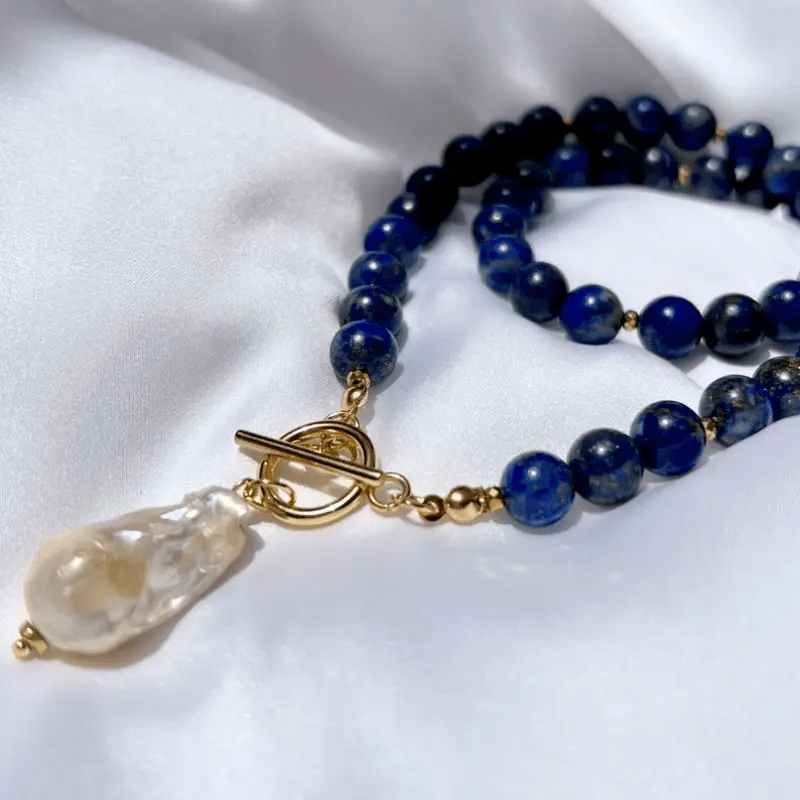 Havento™ Collar Barroco Bohemio con Perlas y Detalles Azul Marino
