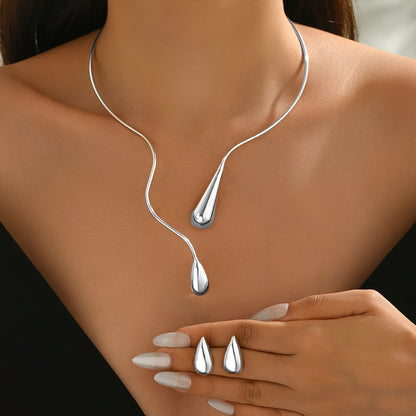Taliah™ Set Elegante de Collar y Aretes con Diseño de Gota Asimétrica