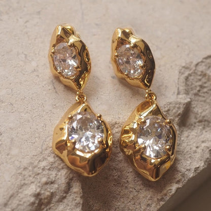 Xola™ Aretes Colgantes con Zirconia Brillante y Diseño Elegante