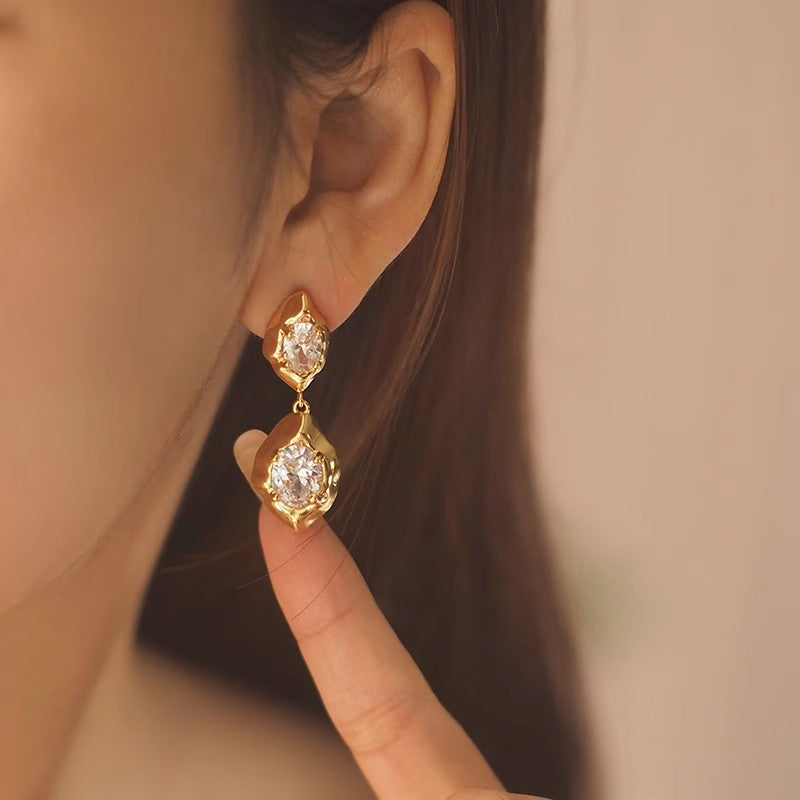 Xola™ Aretes Colgantes con Zirconia Brillante y Diseño Elegante