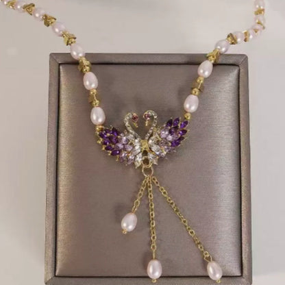 Winslow™ Collar con colgante Cisne Doble en color púrpura
